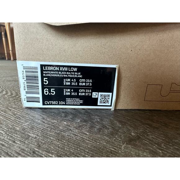 Nike LeBron 18 XVIII Low - Stewie Griffin - Picture 5 of 5